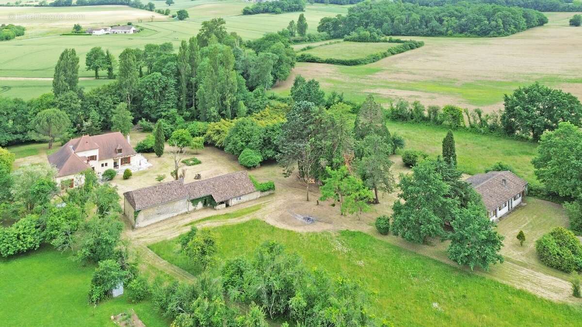 Maison à LAUZUN