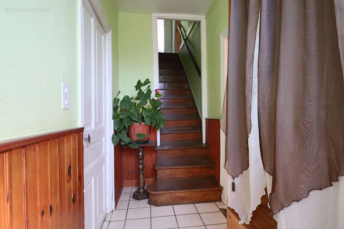 Maison à SAINT-SAUVES-D&#039;AUVERGNE