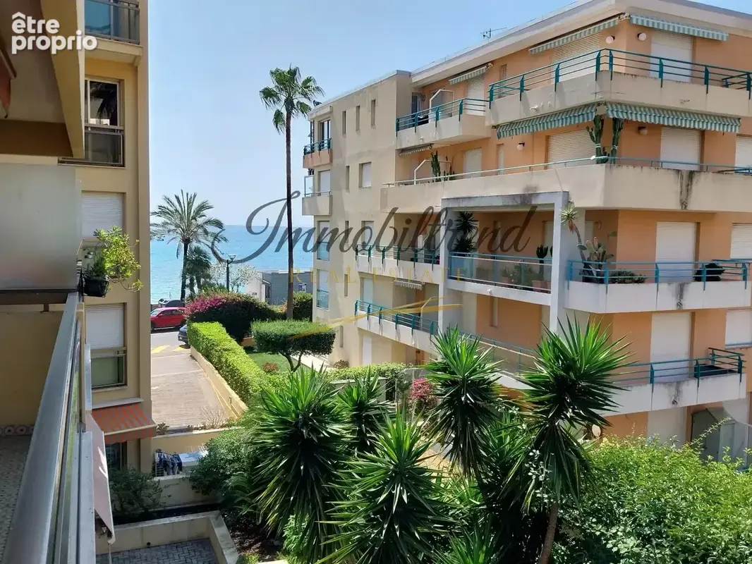 ROQUEBRUNE PLAGE - EXCLUSIVITE !! Lumineux 2 pièces traversant - photo 2
