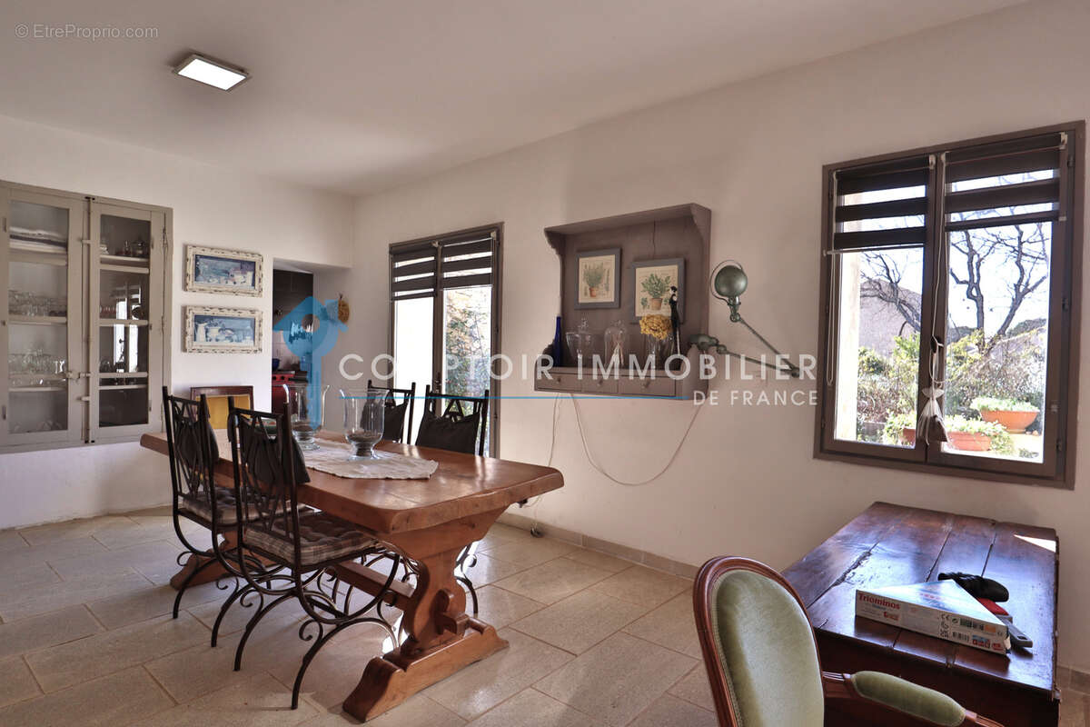 Dept 84 - Gordes - Belle bâtisse au calme - 164 m2 de surface habitables + dépendance à aménager et grenier su - photo 17