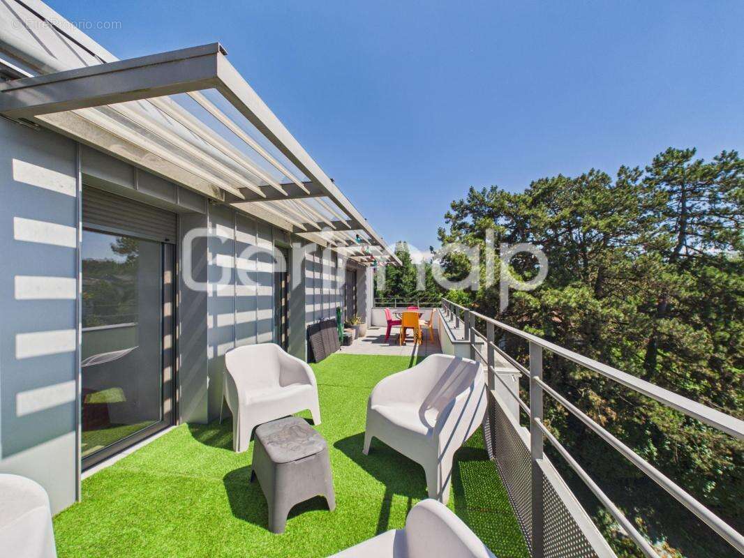 Vente - Appartement - 5 pièces + cuisine - 115 m² - 599 000 € - - photo 2