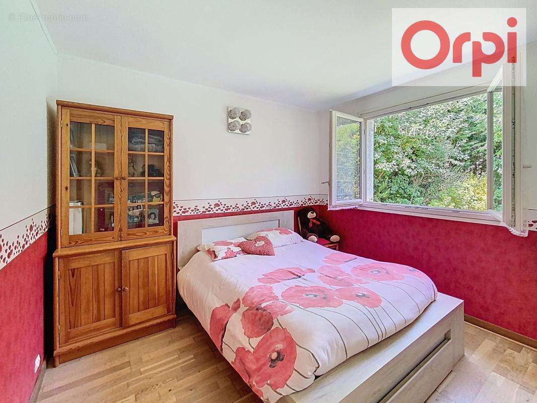 Maison à LE MESNIL-SAINT-DENIS