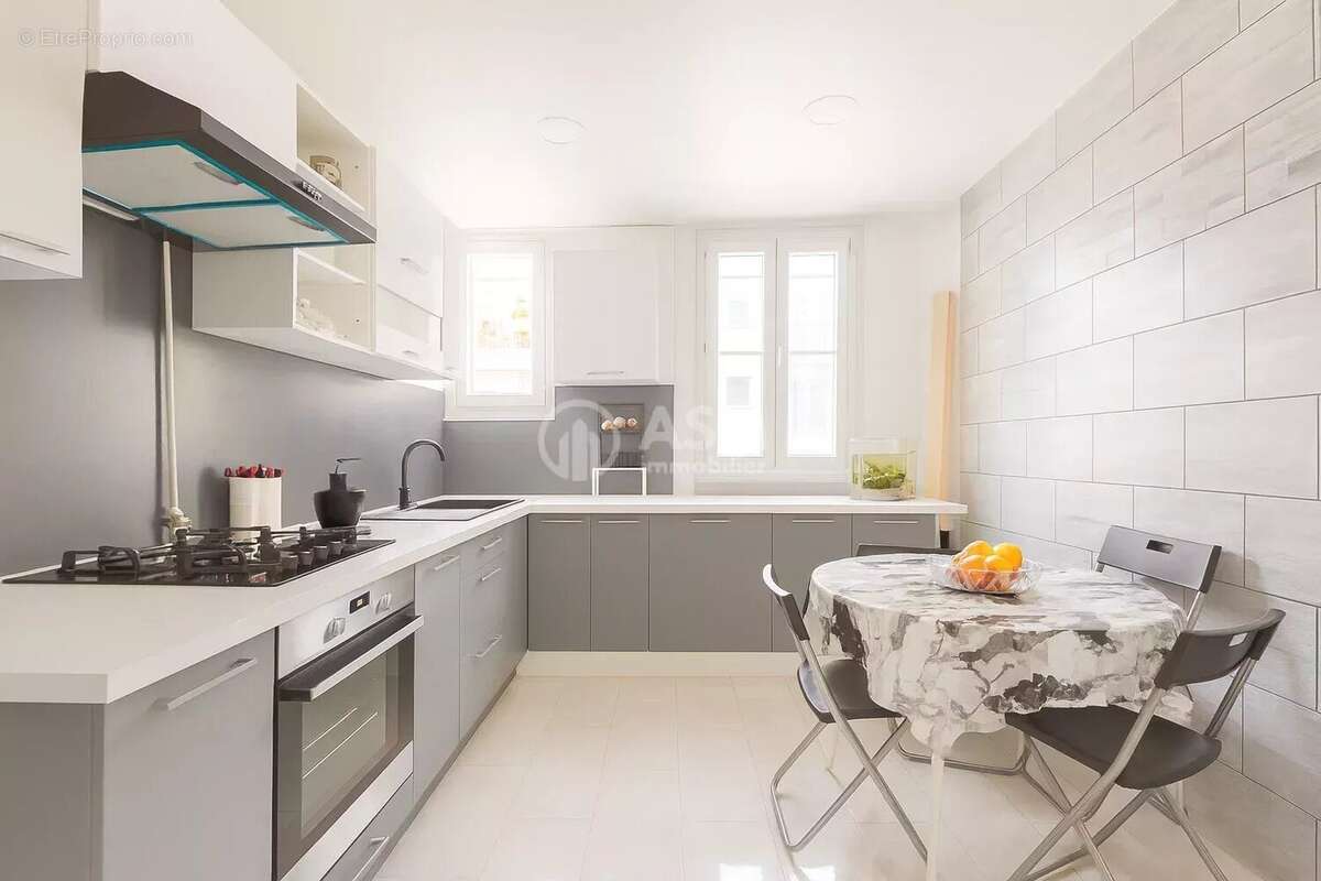 Appartement à COURBEVOIE
