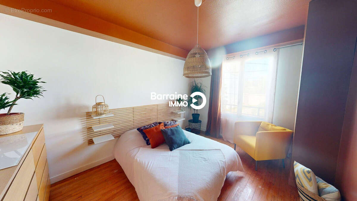 Maison à LE RELECQ-KERHUON