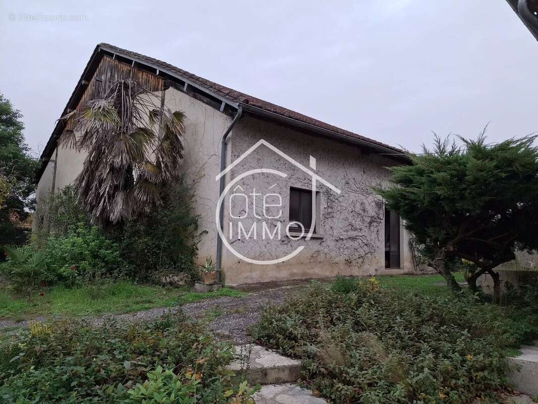SAINT GERMAIN ET MONS : Belle propriété comprenant habitation principale, un séchoir à tabac, une grange et une longère - photo 18