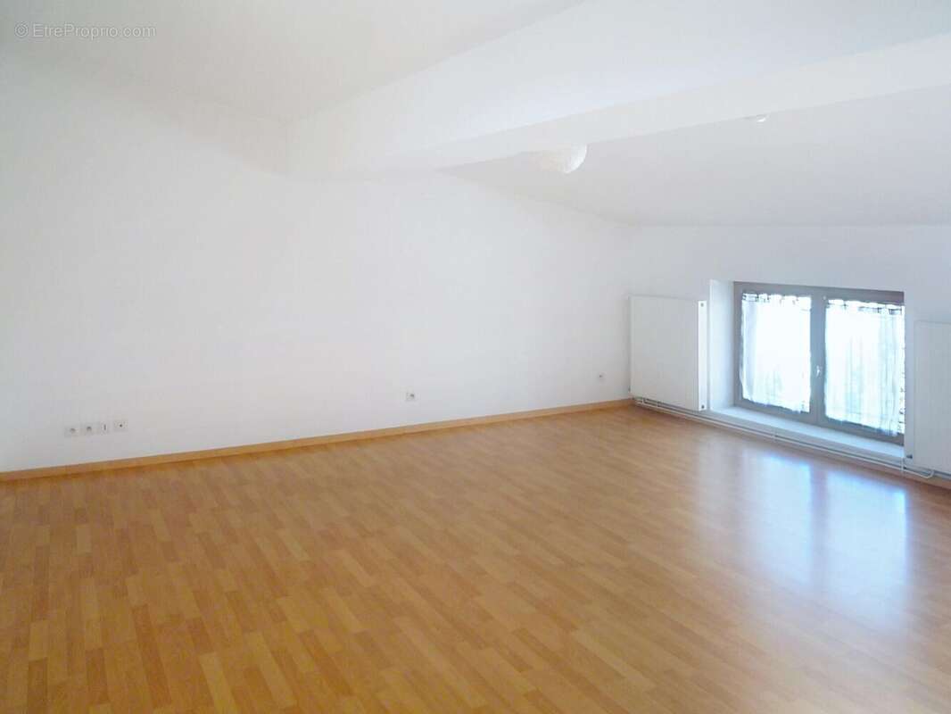 Appartement 64 m² à Saint-Etienne  - photo 4