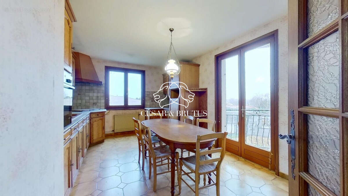 Maison 179 m² à Chatillon-Sur-Chalaronne  - photo 5