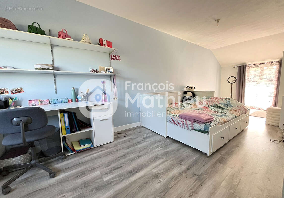 Châtillon-sur-Chalaronne - Maison dans le centre de 146 m2 avec piscine - photo 11