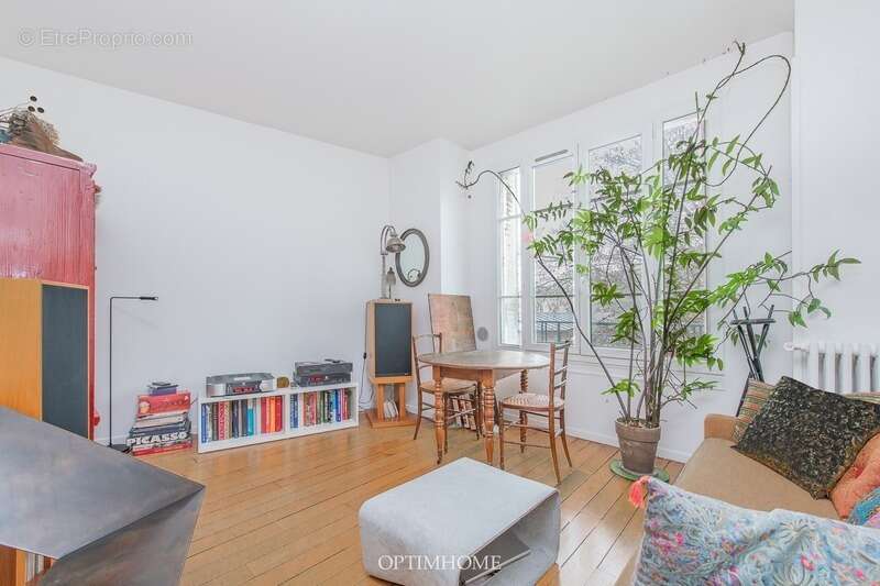 Appartement à LES LILAS