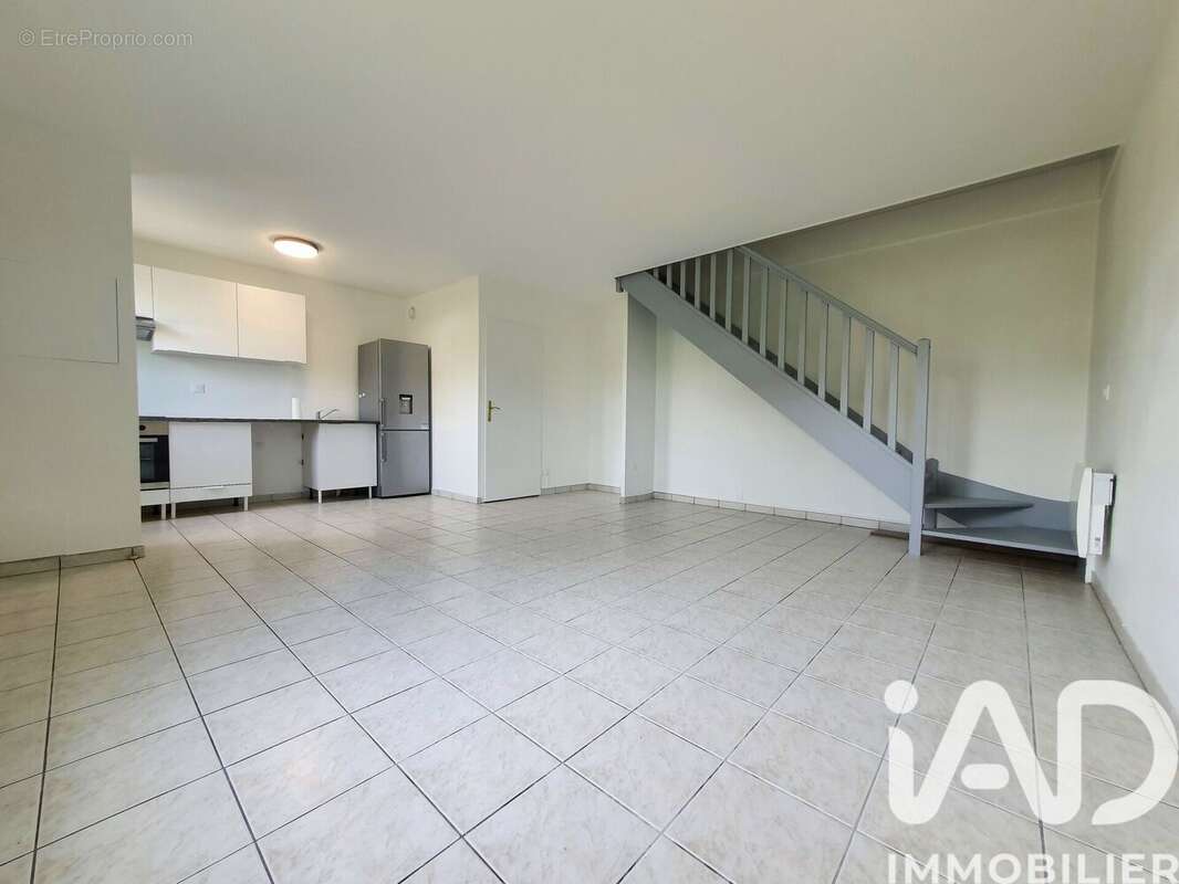 Appartement 60 m² à Magny-Le-Hongre  - photo 2