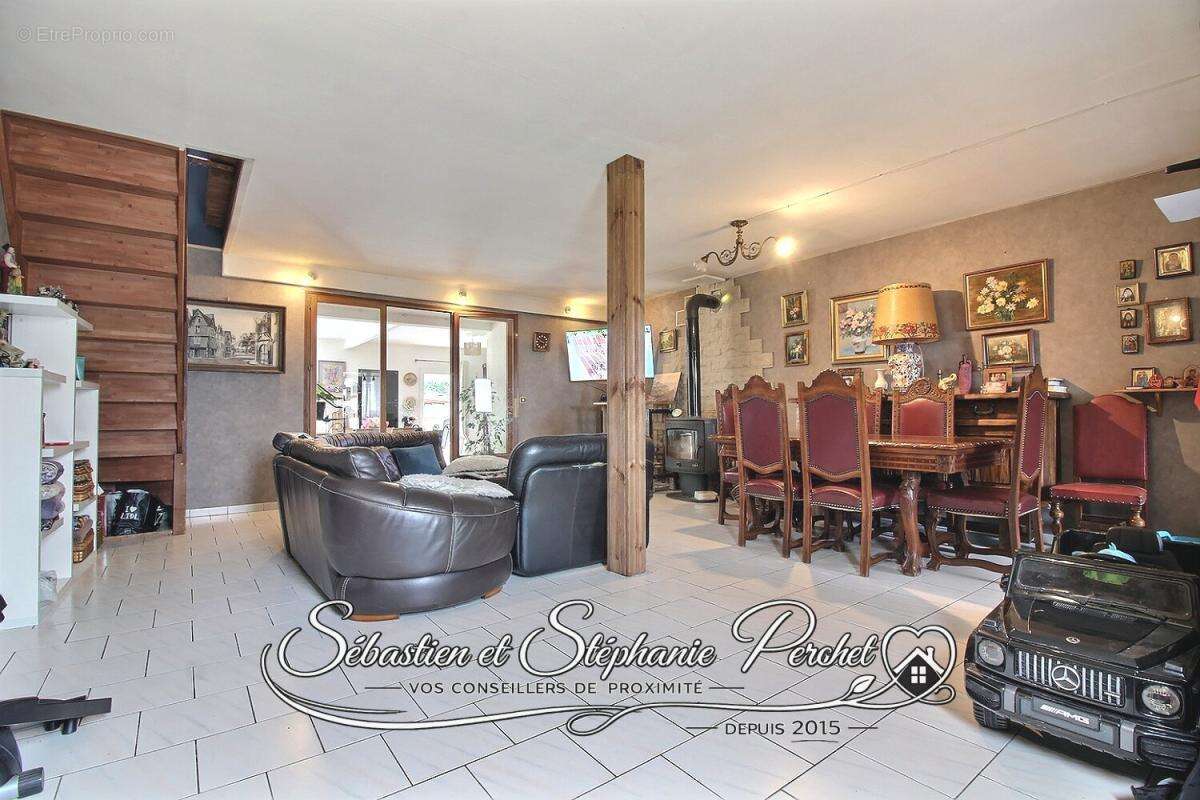 EXCLUSIVITE: Ensemble de 2 Maisons sur un terrain d'environ 1672 m2 - photo 4