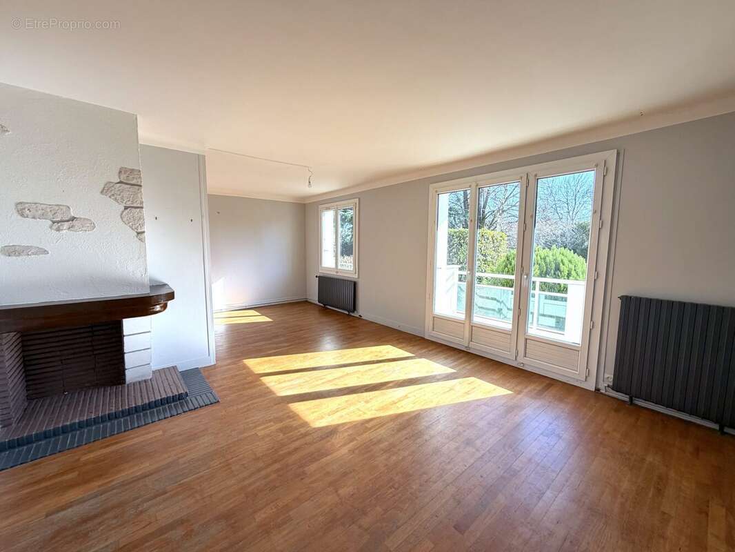 Appartement à SAINT-JEAN-DE-BRAYE