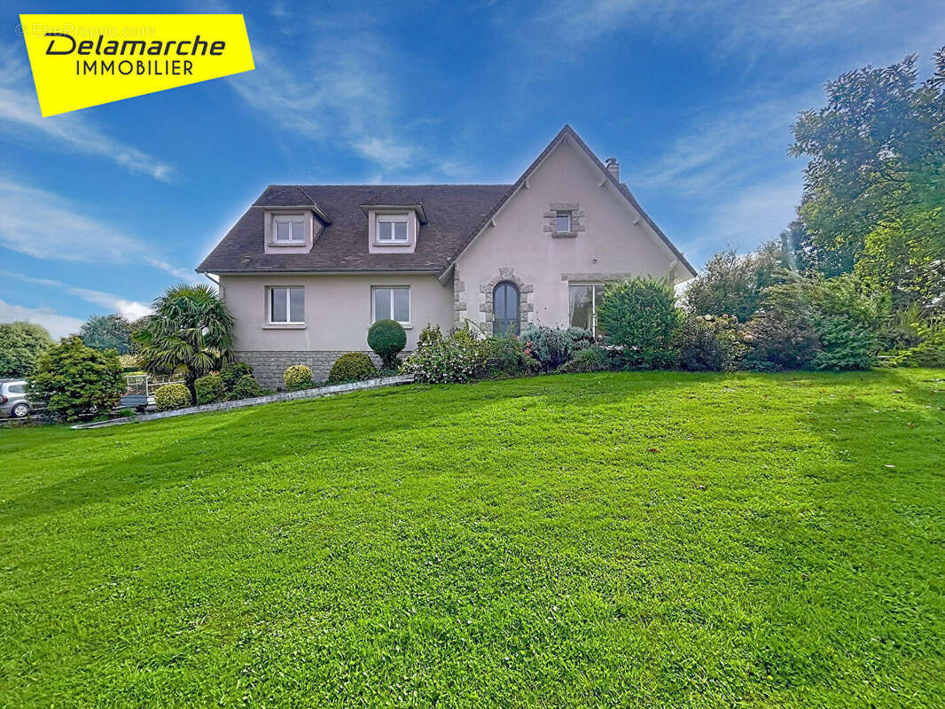 Maison à SAINT-HILAIRE-DU-HARCOUET