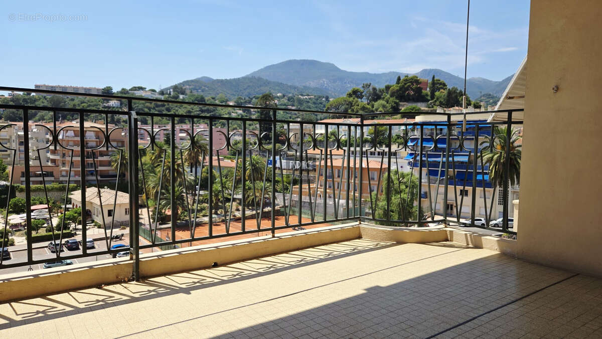 Centre-ville   Grand studio avec coin nuit, terrasse et cave   À deux pas des plages ! - photo 12