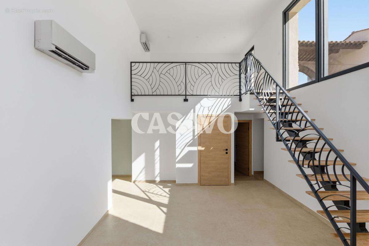 Maison à LE PUY-SAINTE-REPARADE