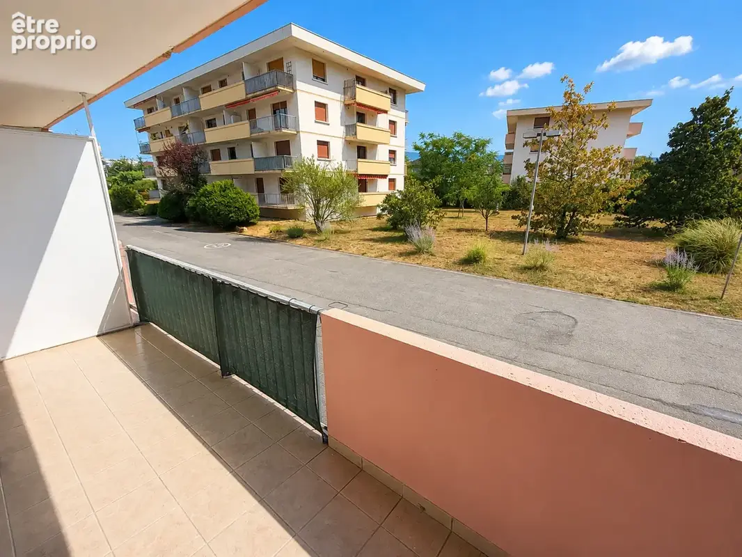 T1 de 37m2 vendu loue avec parking et cave - photo 2