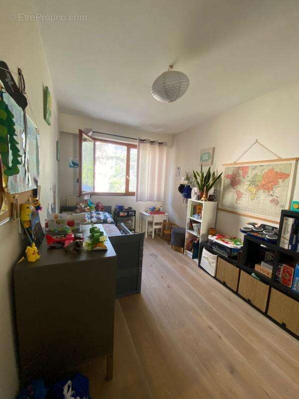 Appartement à VILLE-D'AVRAY