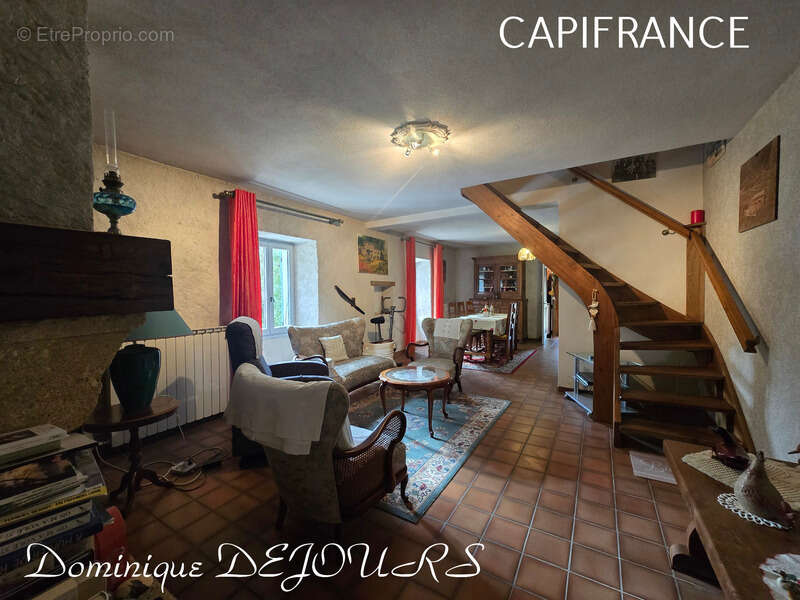 Maison à SAINT-SAUVEUR-DE-MONTAGUT