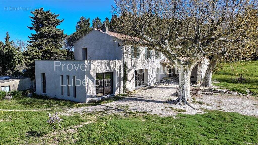 Maison à L'ISLE-SUR-LA-SORGUE
