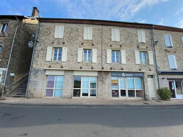 Bel Immeuble de Rapport au coeur du village d'Ayen Corrèze 4 locations - photo 3