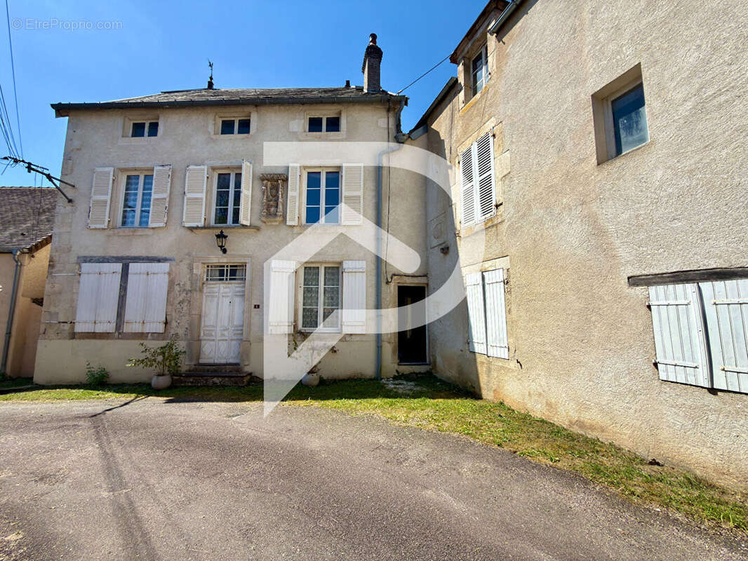 Charmante maison de caractère à vendre à Auberive, à proximité du parc national - photo 2