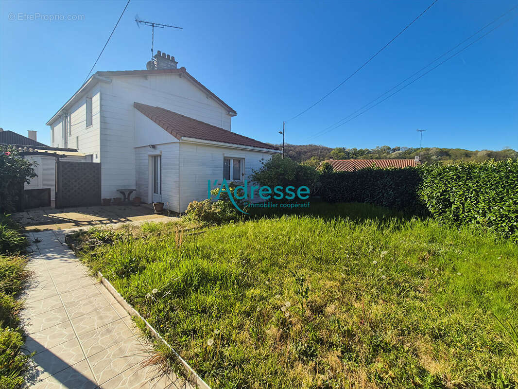 Maison à MONTREVAULT