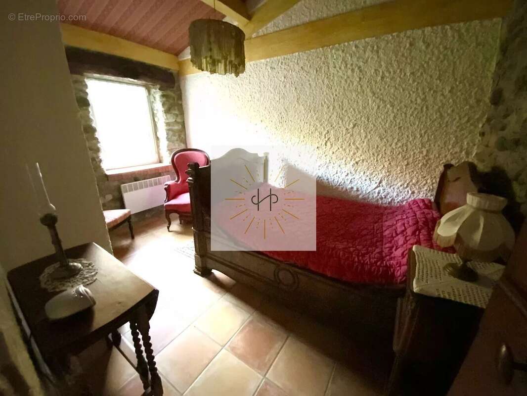 Maison à SAINT-VINCENT-DE-BARRES