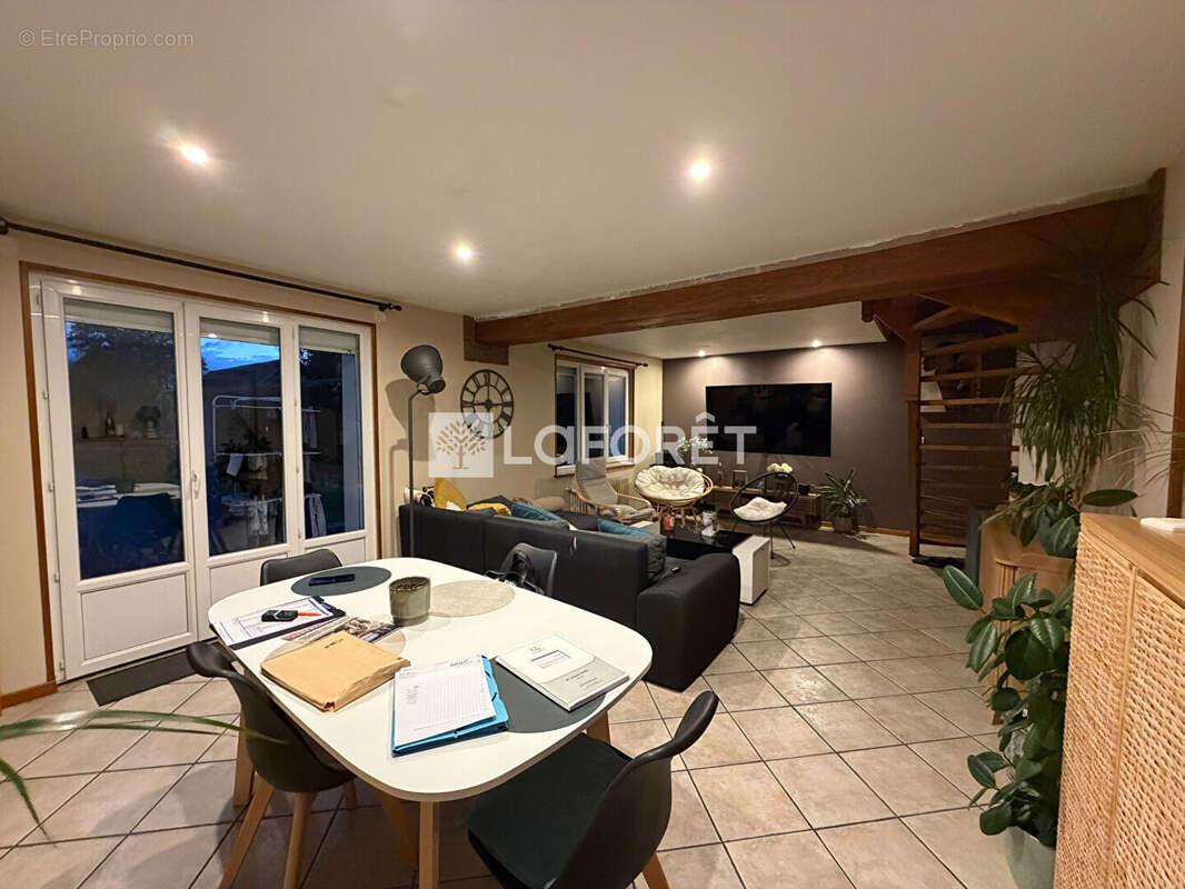 Maison à SAINT-NICOLAS-DE-LA-TAILLE