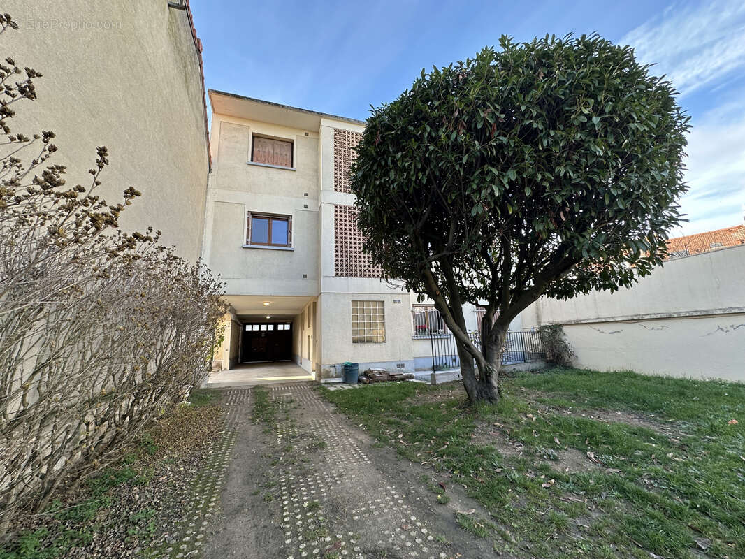 Appartement à SAINT-MAUR-DES-FOSSES