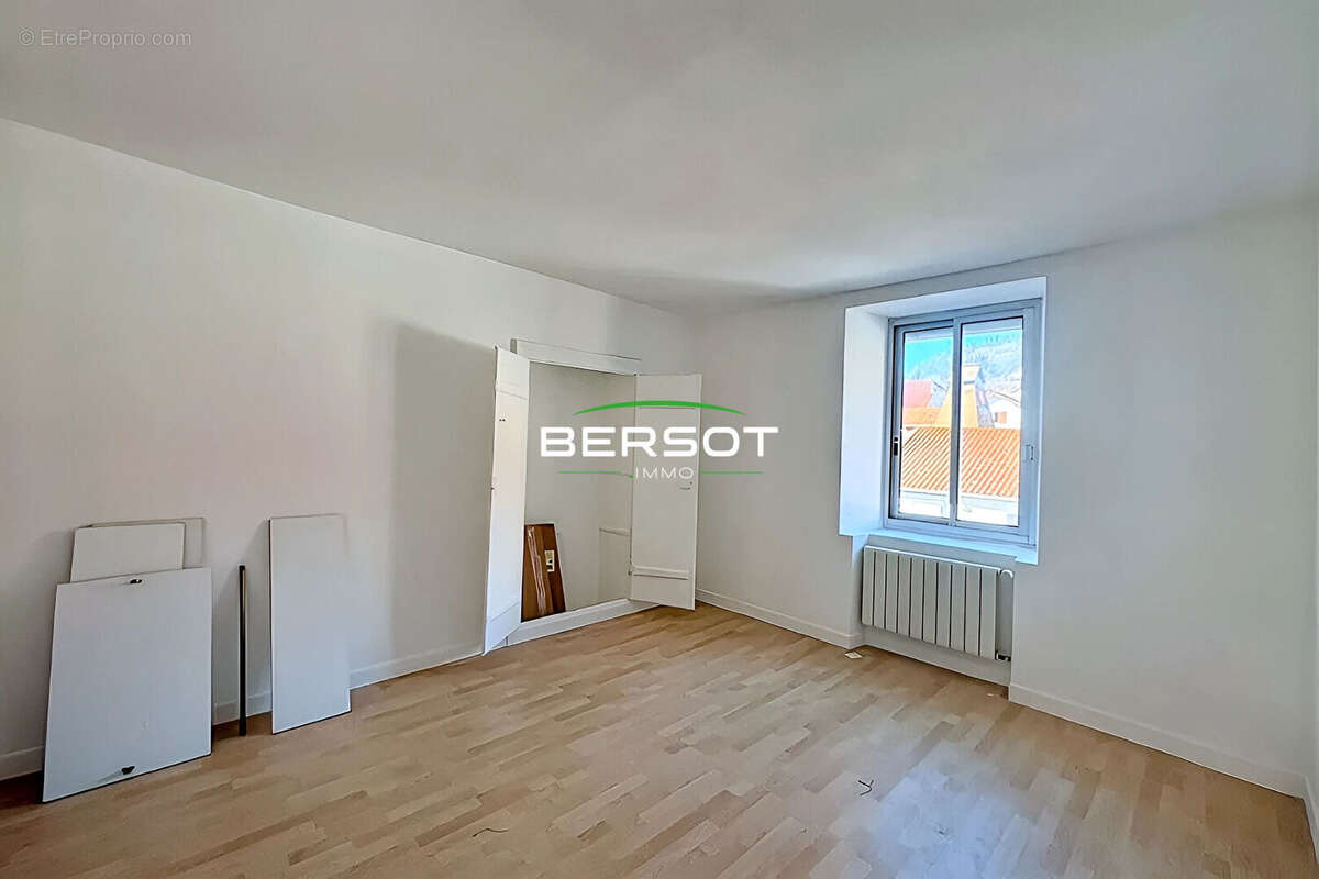 Appartement à PONT-DE-ROIDE