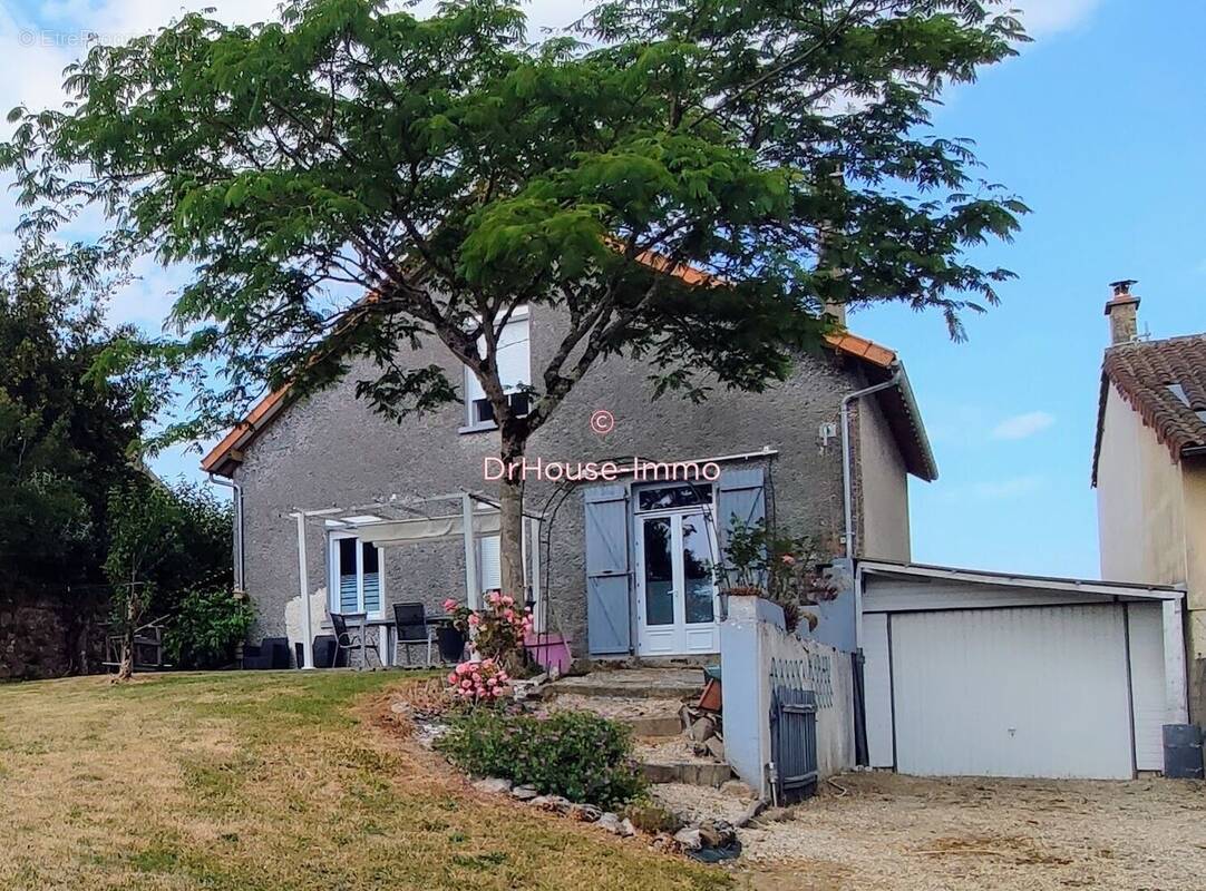 Maison à AVAILLES-LIMOUZINE