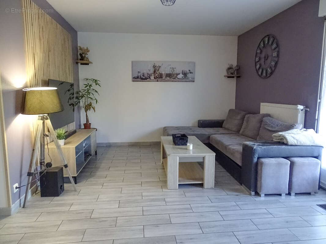 Maison à LA CHAPELLE-MONTMARTIN