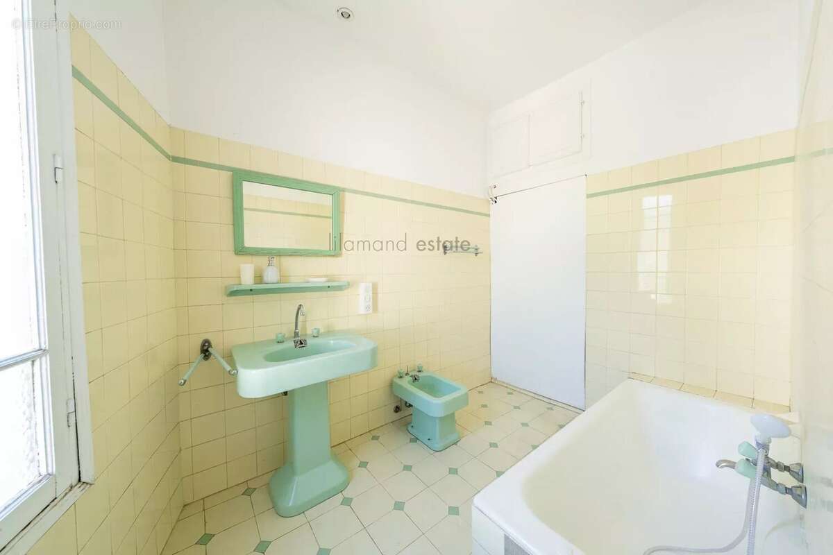 Cannes oxford – immeuble monopropriete de 440 m² avec stockage , voitures et appartement. - photo 7