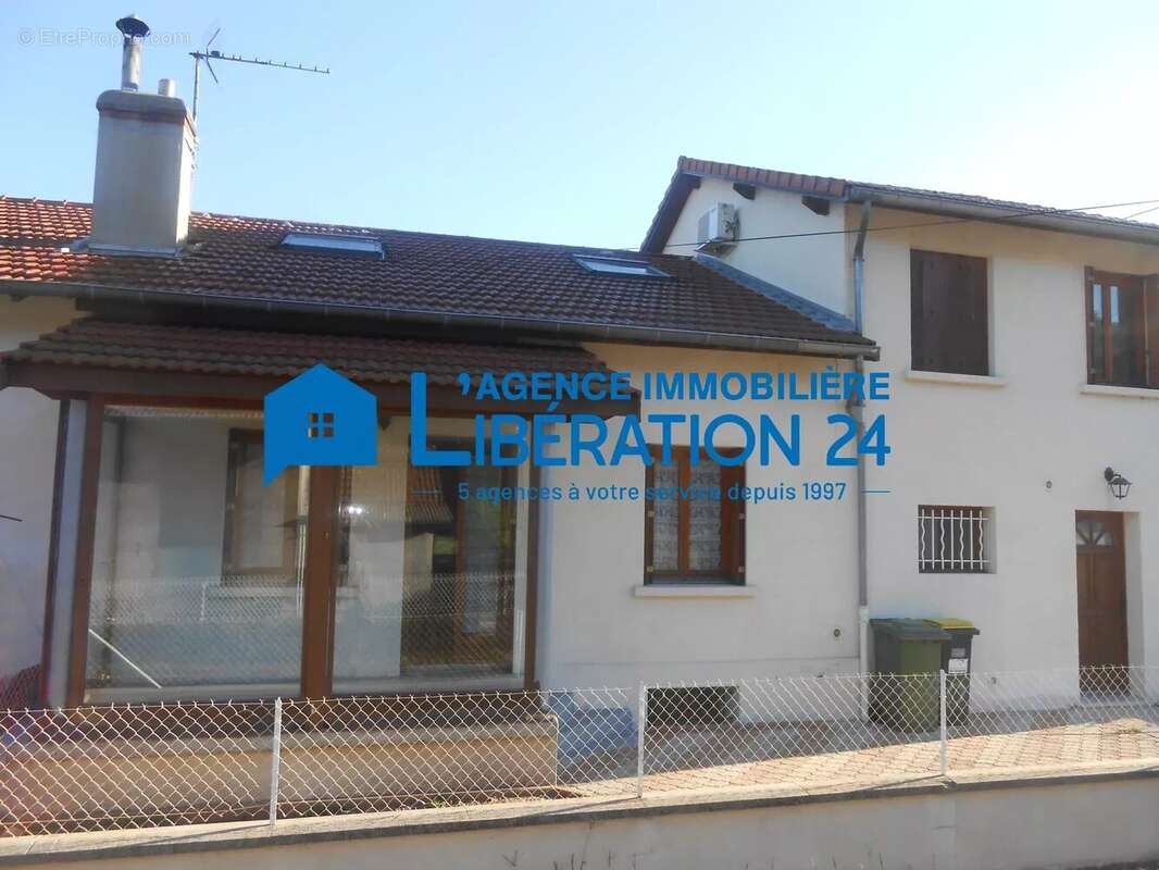 Maison à LE CHAMBON-FEUGEROLLES