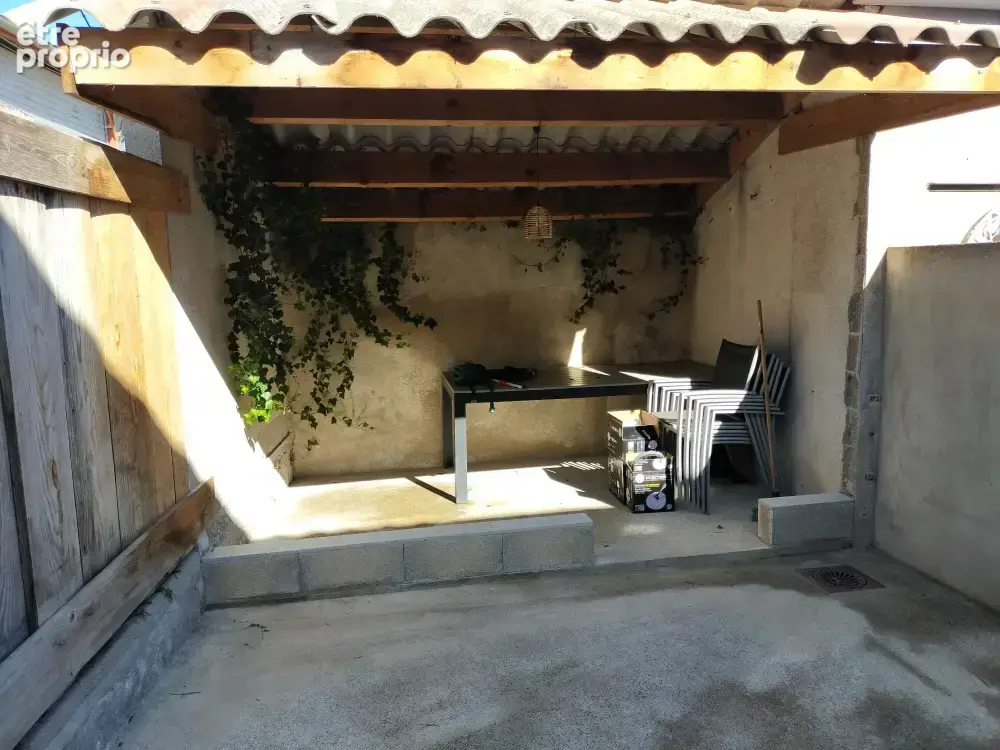 Venez découvrir cette charmante maison de ville mitoyenne d'un côté  avec une cour et une cave - photo 9