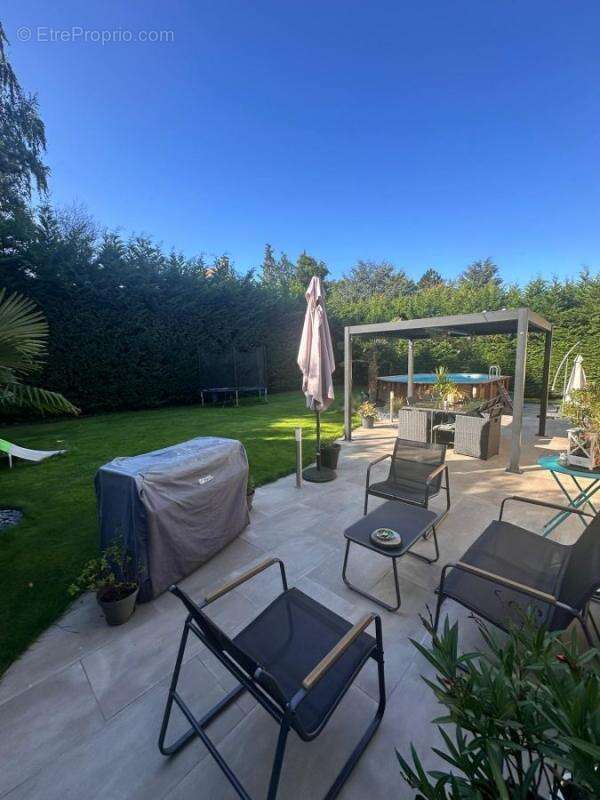 Maison à LA QUEUE-EN-BRIE