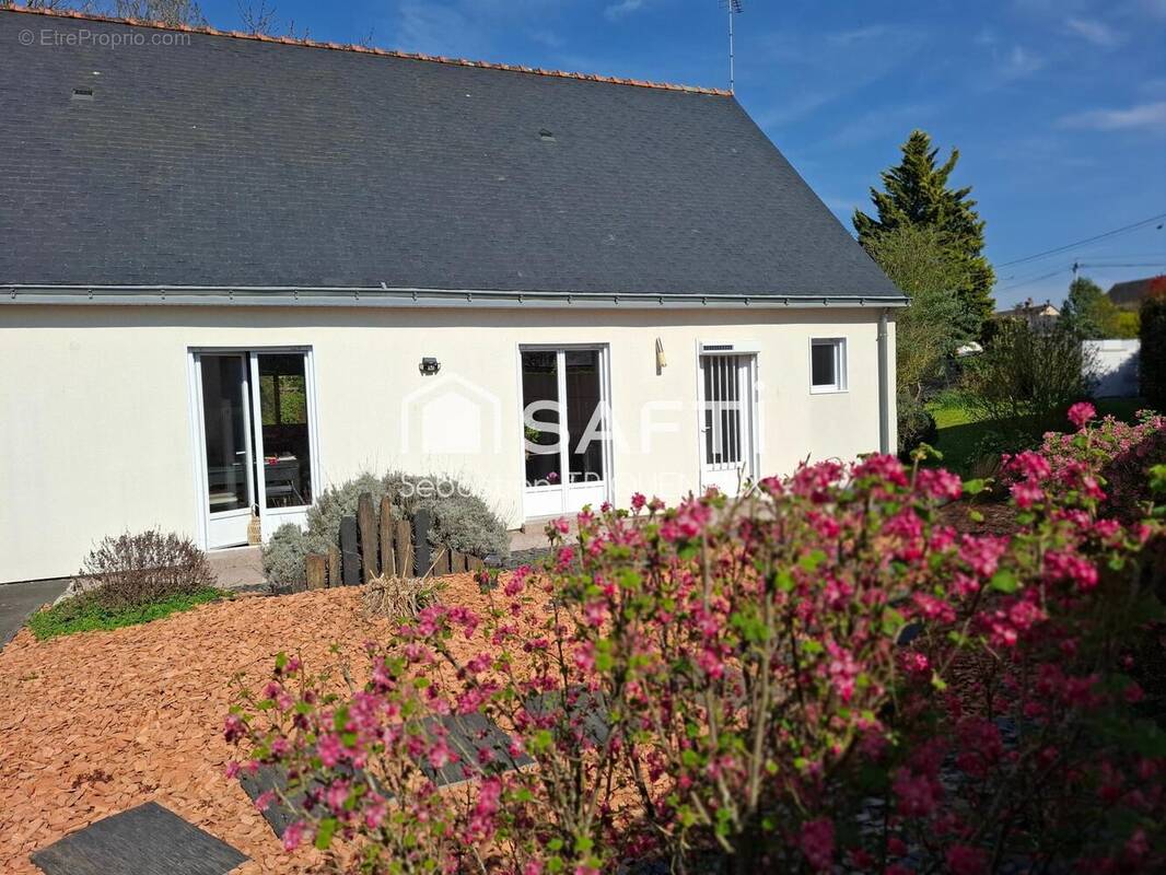 Photo 1 - Maison à MONTREUIL-JUIGNE