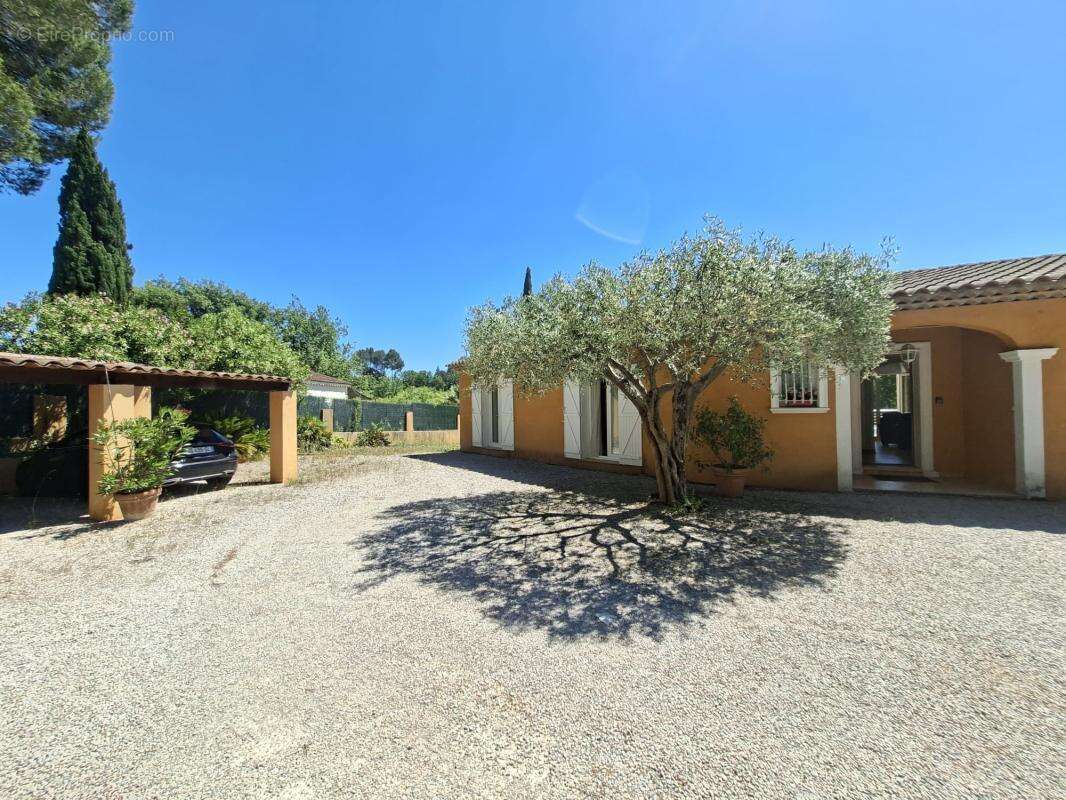 Maison à LA MOTTE