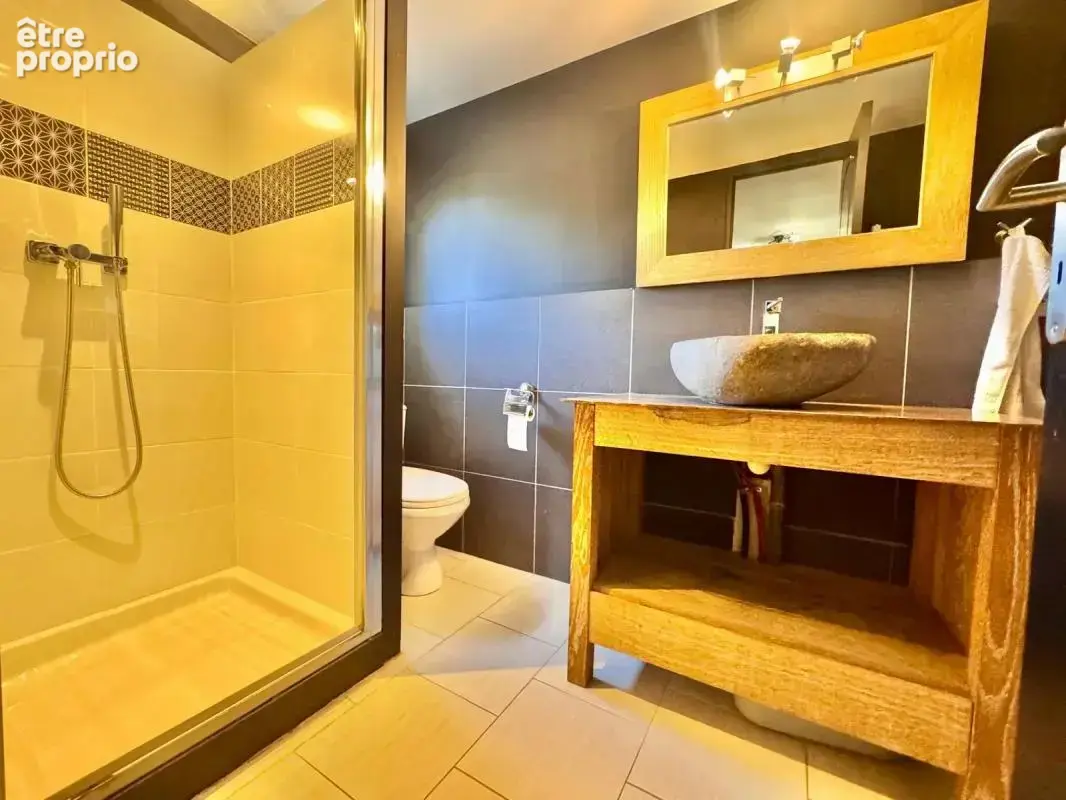 Ensemble immobilier de caractère à Malaucène : grande habitation de charme, hangar et dépendances professionnelles - photo 21