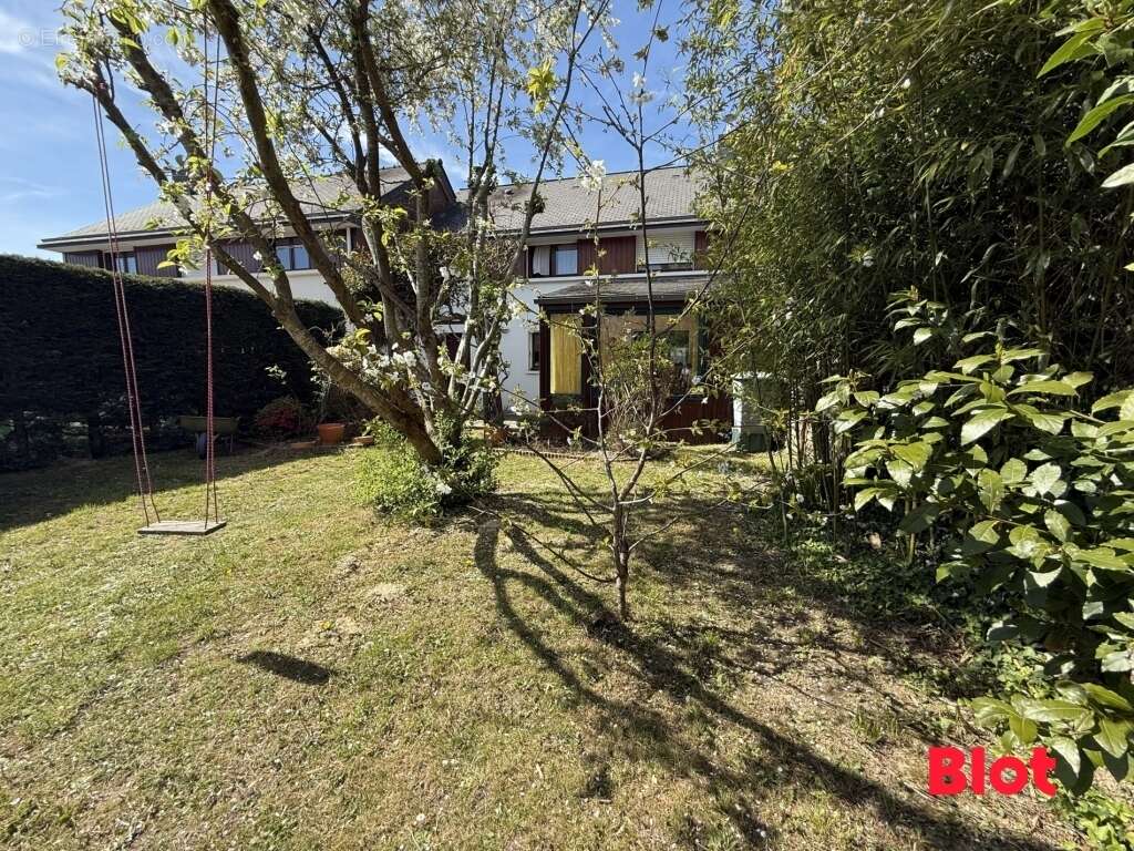 Maison à MONTGERMONT