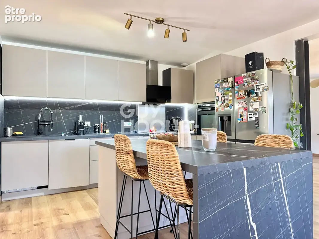 À La Hume, une maison entièrement rénovée avec trois suites et garage - photo 14