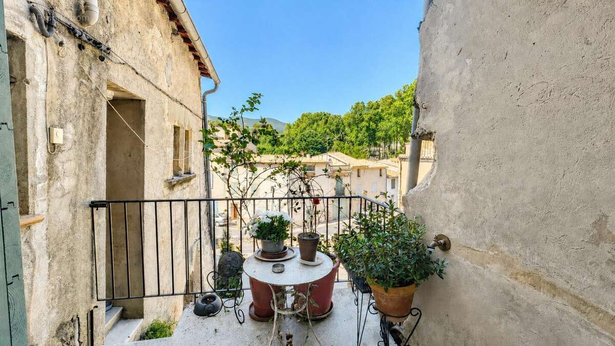 Très belle maison de village en pierres avec cour intérieure et balcon - photo 18