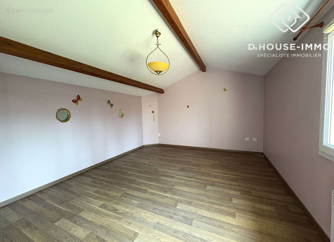 Maison 230 m² à Saint-Estephe  - photo 9