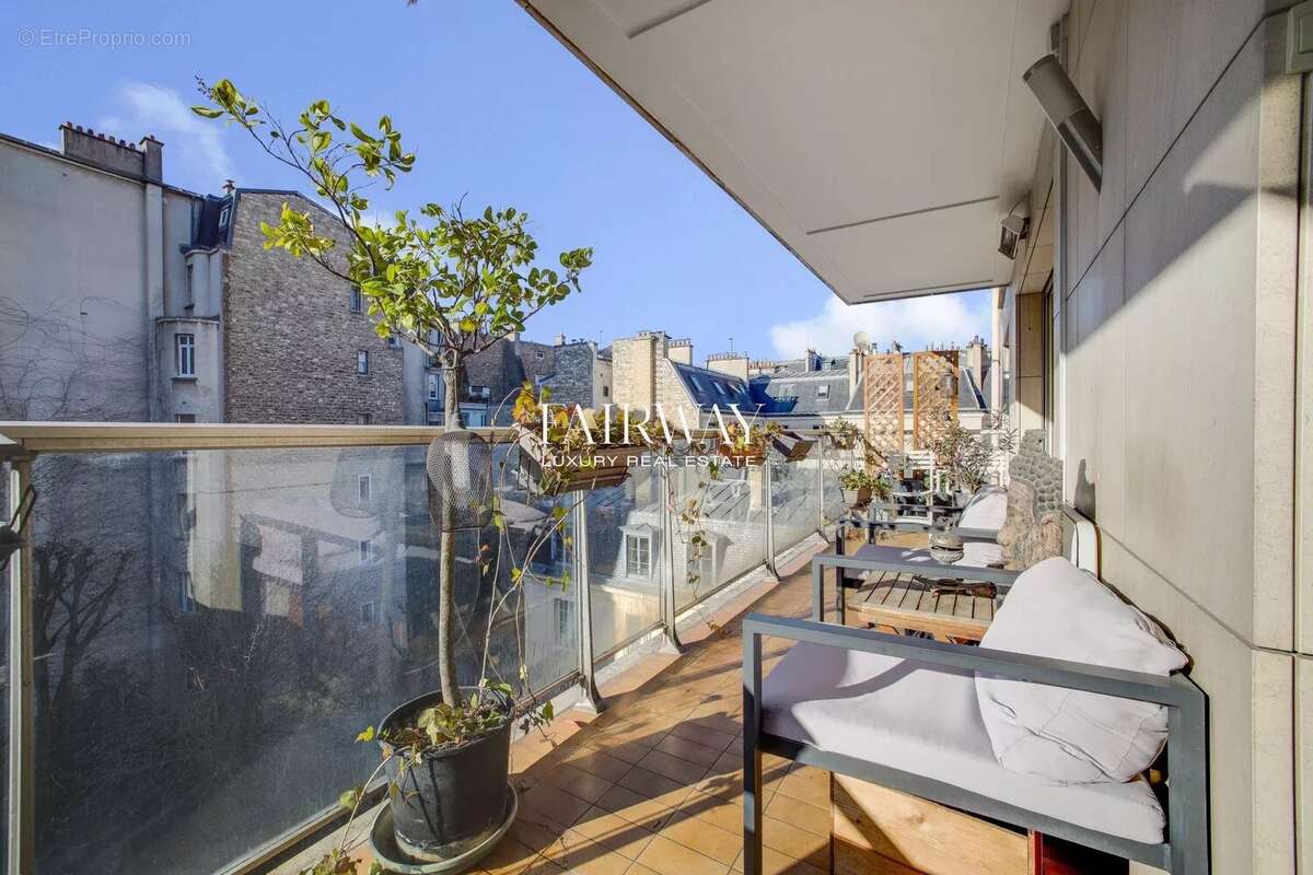 Appartement à PARIS-16E