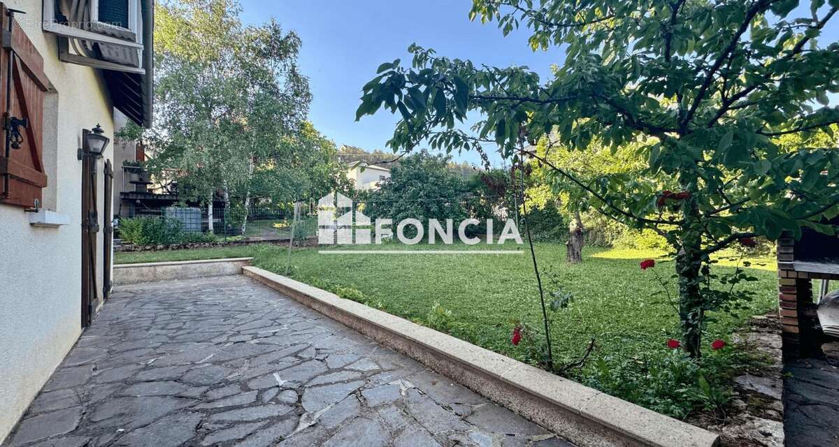 Maison à ONET-LE-CHATEAU