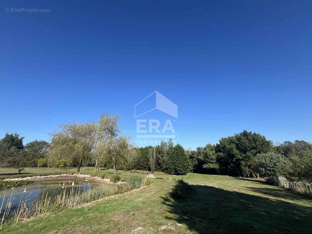 Maison à LA ROCHE-CHALAIS