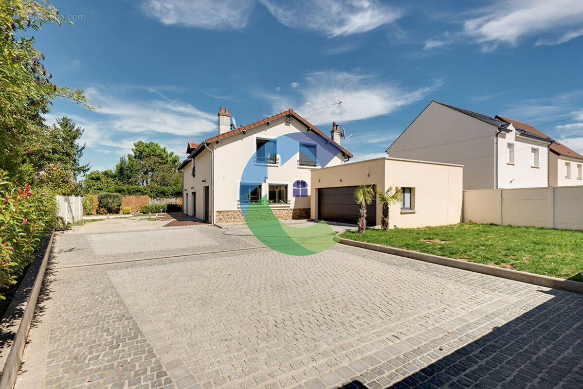 Maison à SAULX-LES-CHARTREUX