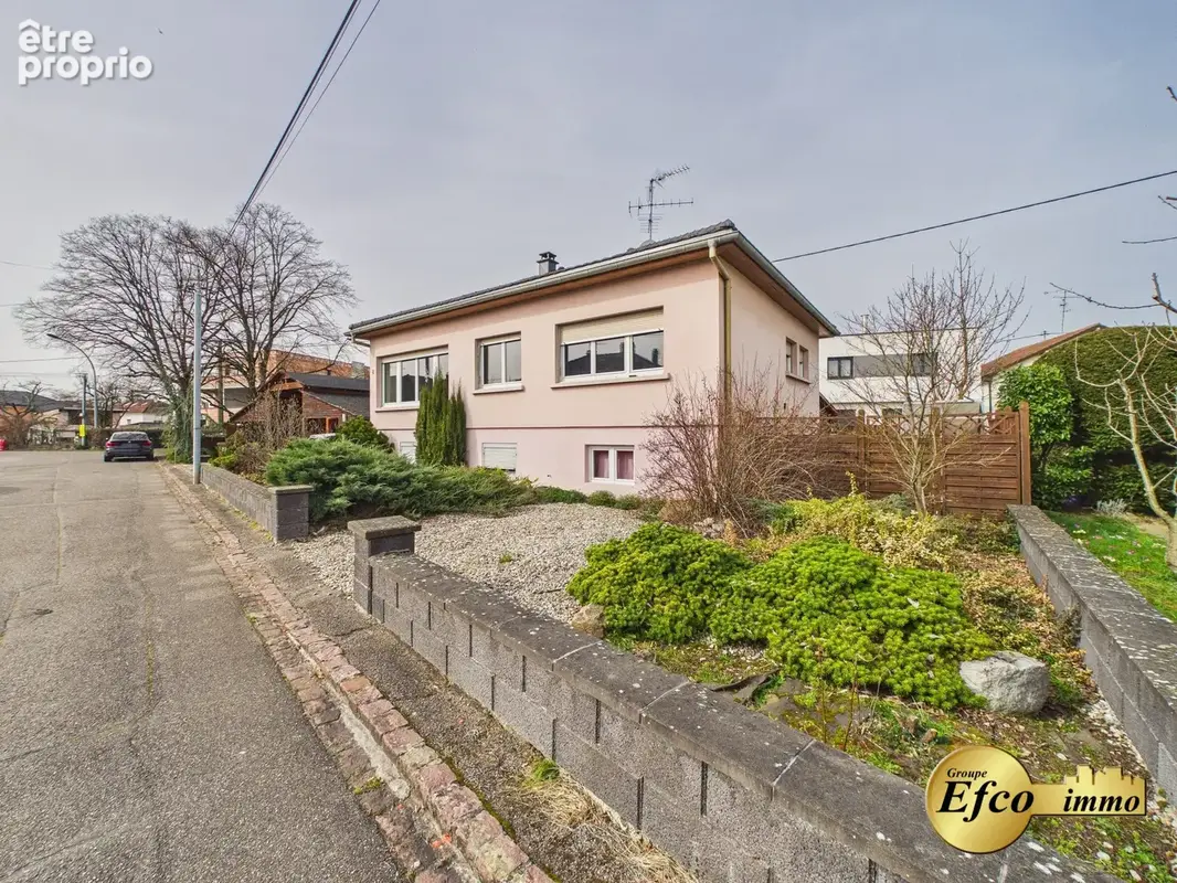Maison 4 pièces 121 m² à vendre à Saint-Louis (68300) - photo 2