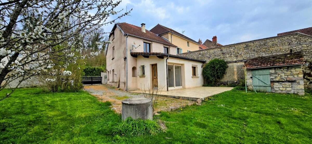 Maison à MIREBEAU-SUR-BEZE