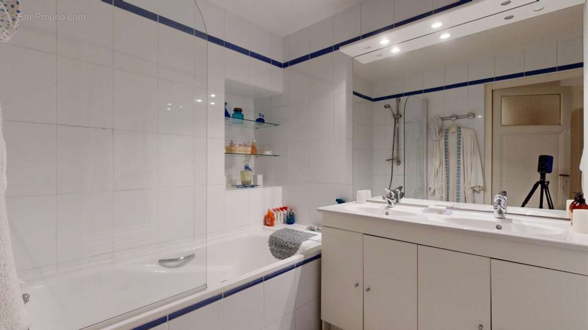 salle de bains 1er - Maison à SIORAC-EN-PERIGORD